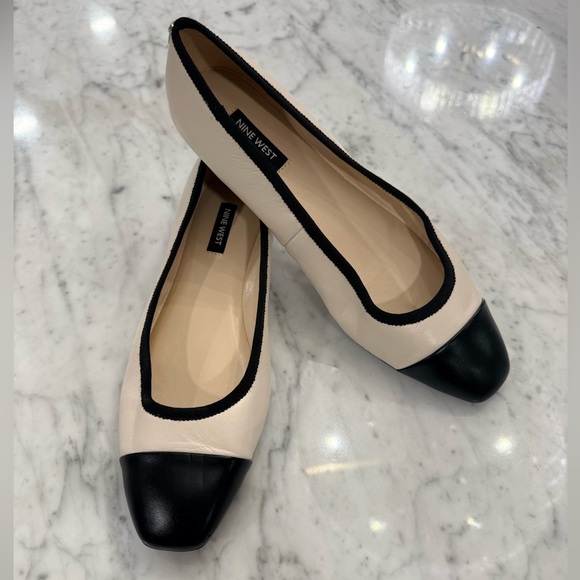 NEW Nine West Black and Cream Women's Flats Size 9 - Picture 2 of 8